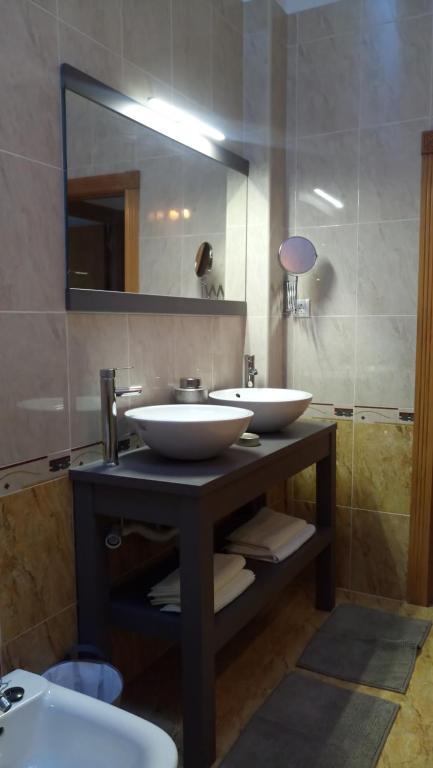 Koupelna v ubytování CHALET CERCA DE NOJA CON ACCESO A SPA