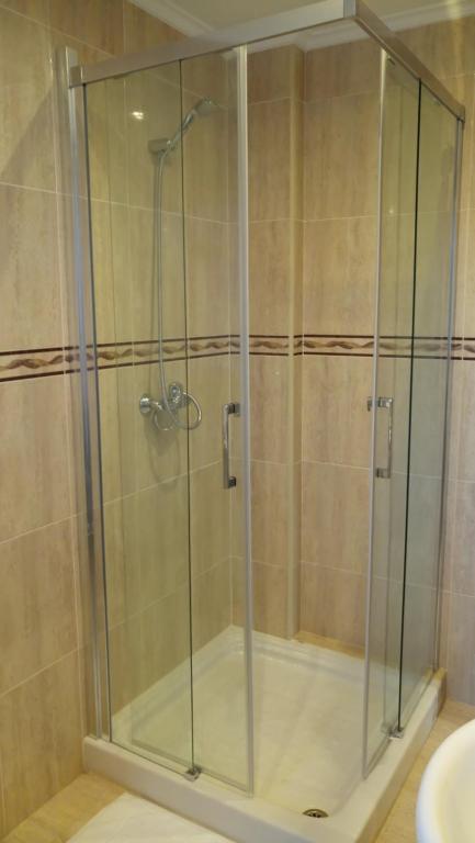 Koupelna v ubytování CHALET CERCA DE NOJA CON ACCESO A SPA