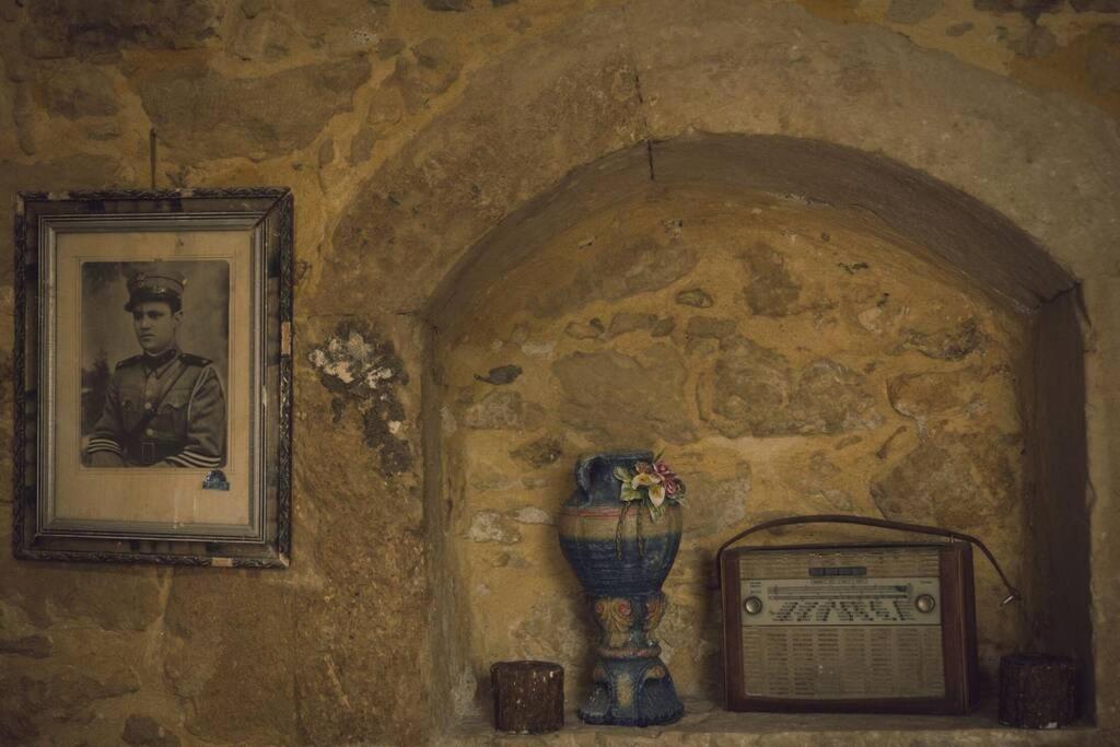 Kép The Royal Stonehouse : Sophia szállásáról Vasilikí városában a galériában