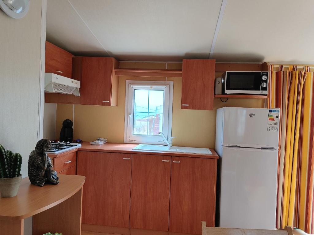Kuchyňa alebo kuchynka v ubytovaní Chalet-home familiar "CAL ÍNDIA" "Pet friendly"