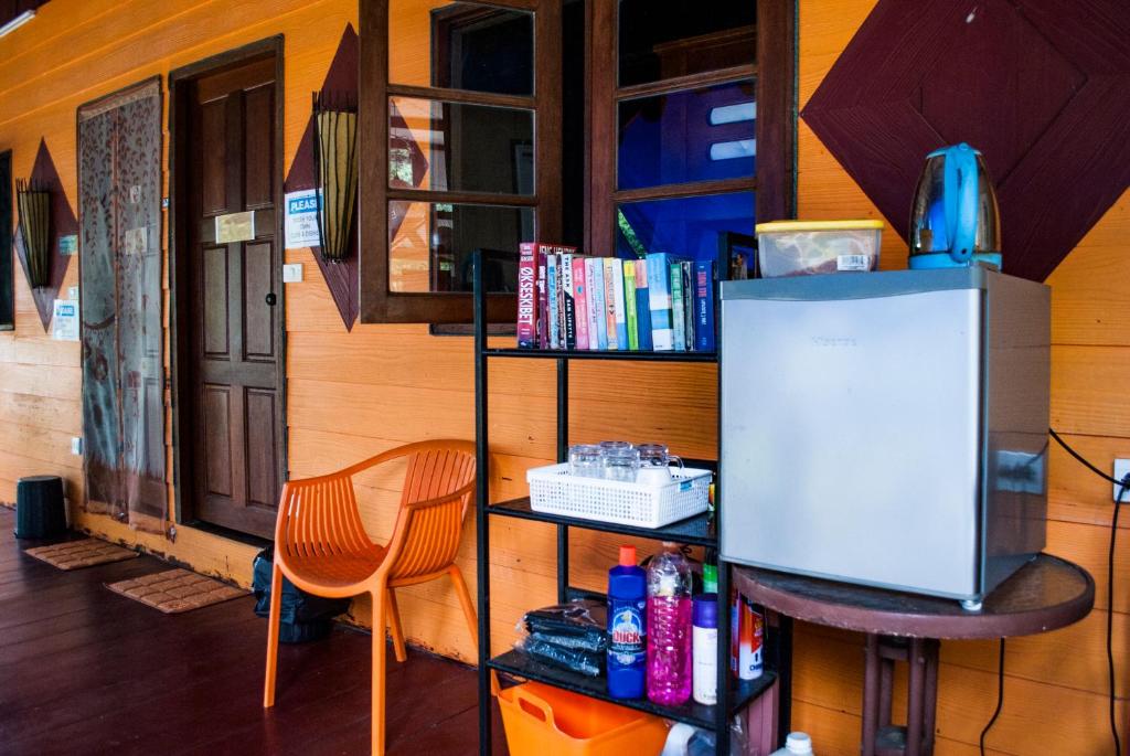 Kuchyň nebo kuchyňský kout v ubytování BB Dorm Koh Kood