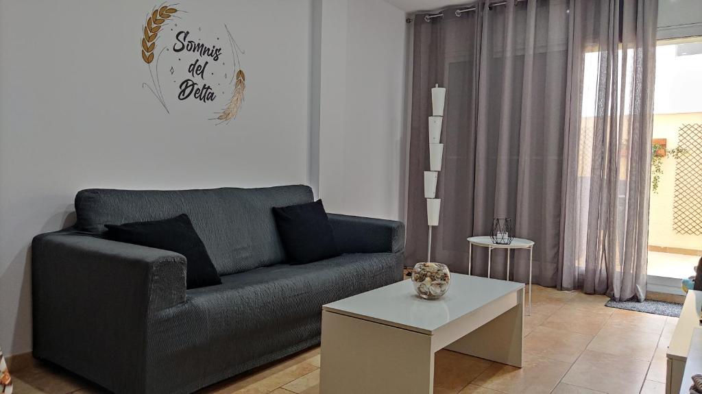 A seating area at Somnis del Delta
