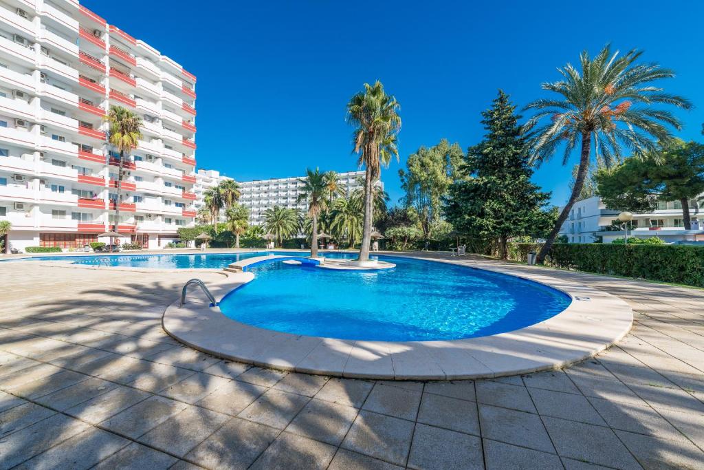 Bright apartment with views in the Siesta building in Puerto ...