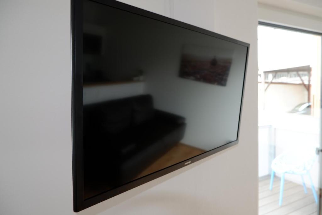 TV a/nebo společenská místnost v ubytování AMBERG APART - Apartment B - Wohnraum auf Zeit