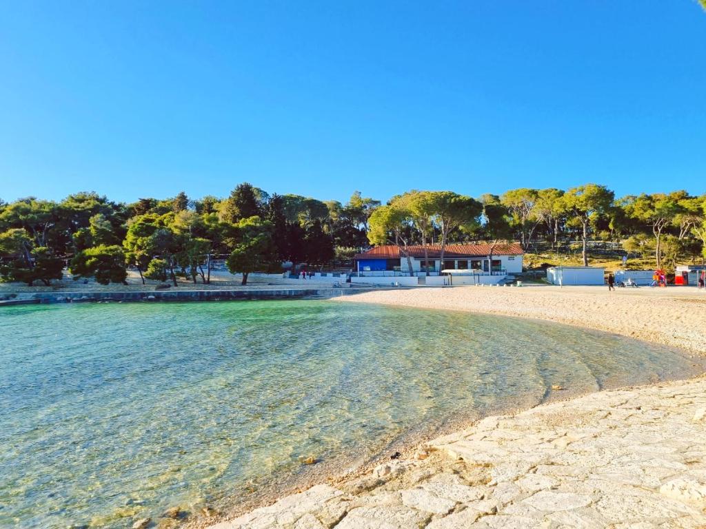 Imagen de la galería de Bungalow Home Sweet Home - Logement complet, en Biograd na Moru