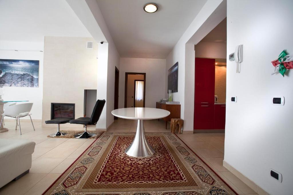 Zdjęcie z galerii obiektu Villa VISTA LAGO w mieście Torri del Benaco
