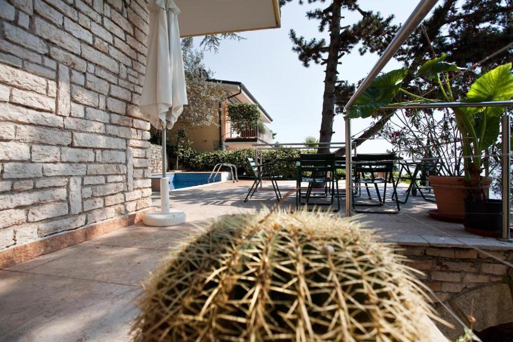Zdjęcie z galerii obiektu Villa VISTA LAGO w mieście Torri del Benaco