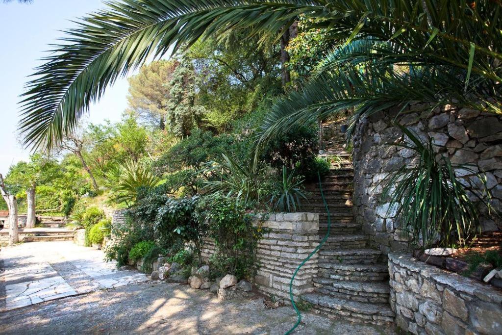 Zdjęcie z galerii obiektu Villa VISTA LAGO w mieście Torri del Benaco