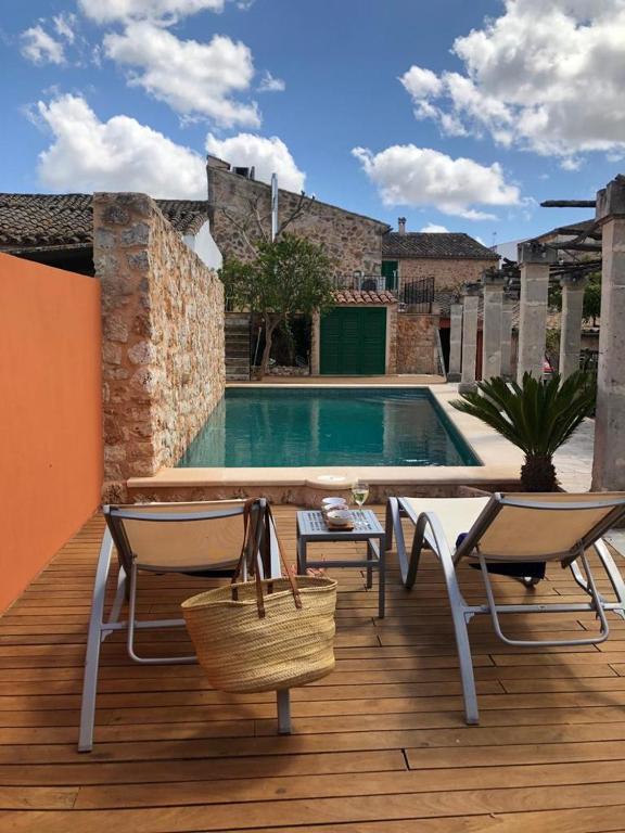 Bazén v ubytování PETIT HOTEL ALGAIDA nebo v jeho okolí