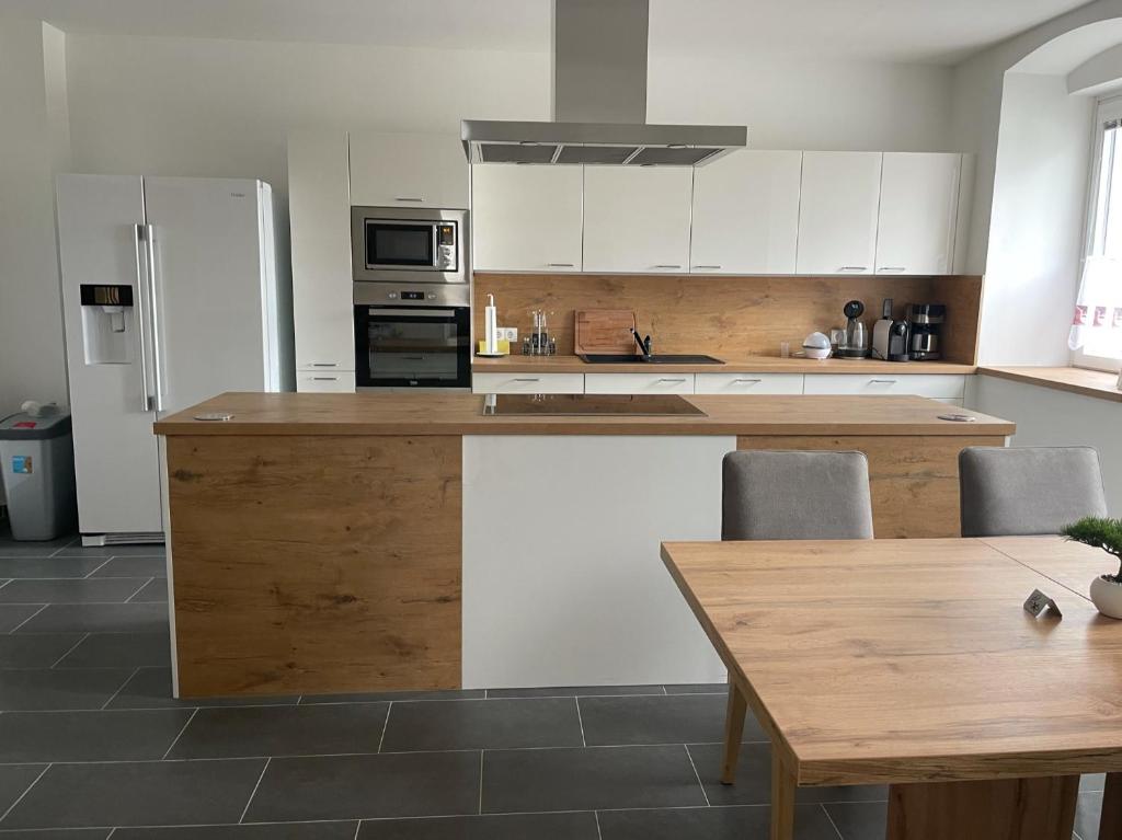 Kuchyň nebo kuchyňský kout v ubytování Ferienwohnung „Gmünder Hof“
