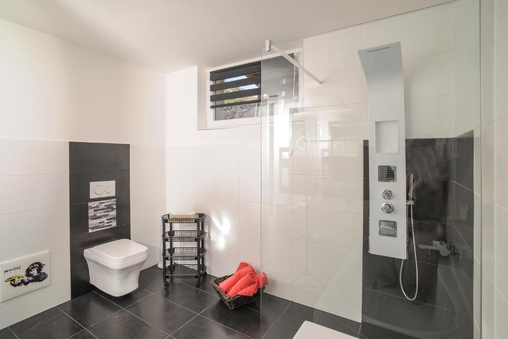 Koupelna v ubytování Designapartments Sweet Home - Sennhütte 11