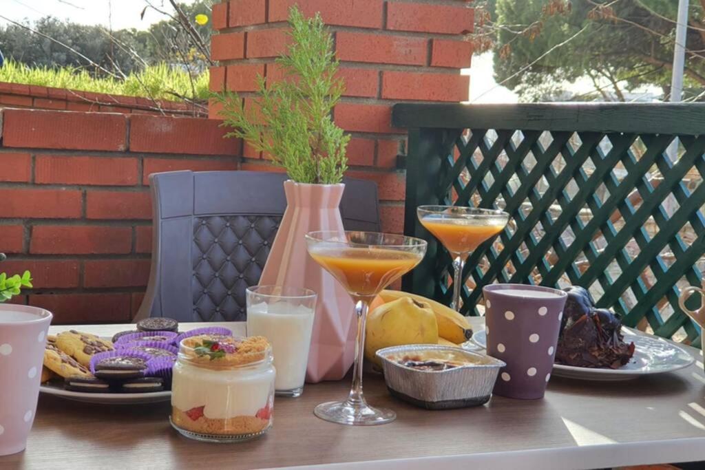 een tafel met borden eten en glazen drank bij 2+1 Apartm with Garden + balcony , at Ladies beach in Kuşadası