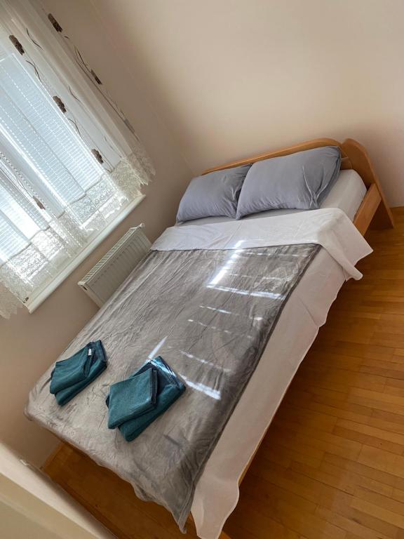 Postel nebo postele na pokoji v ubytování Apartman centar