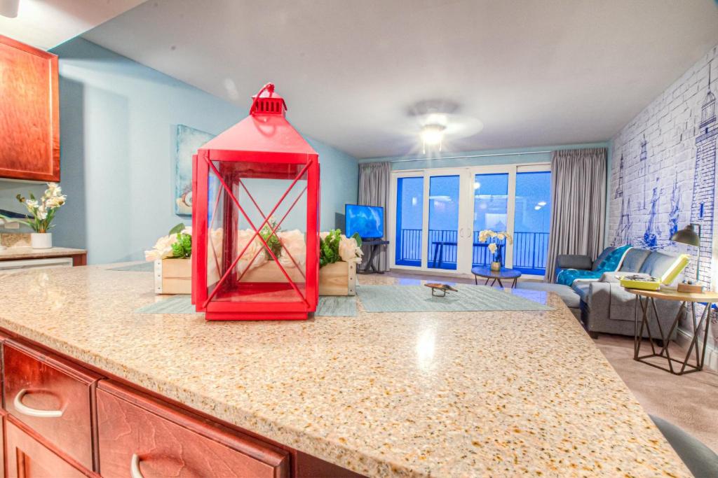 Кухня или мини-кухня в BEAUTIFUL 3 BD Laketown Wharf 1133- Best Amenities!
