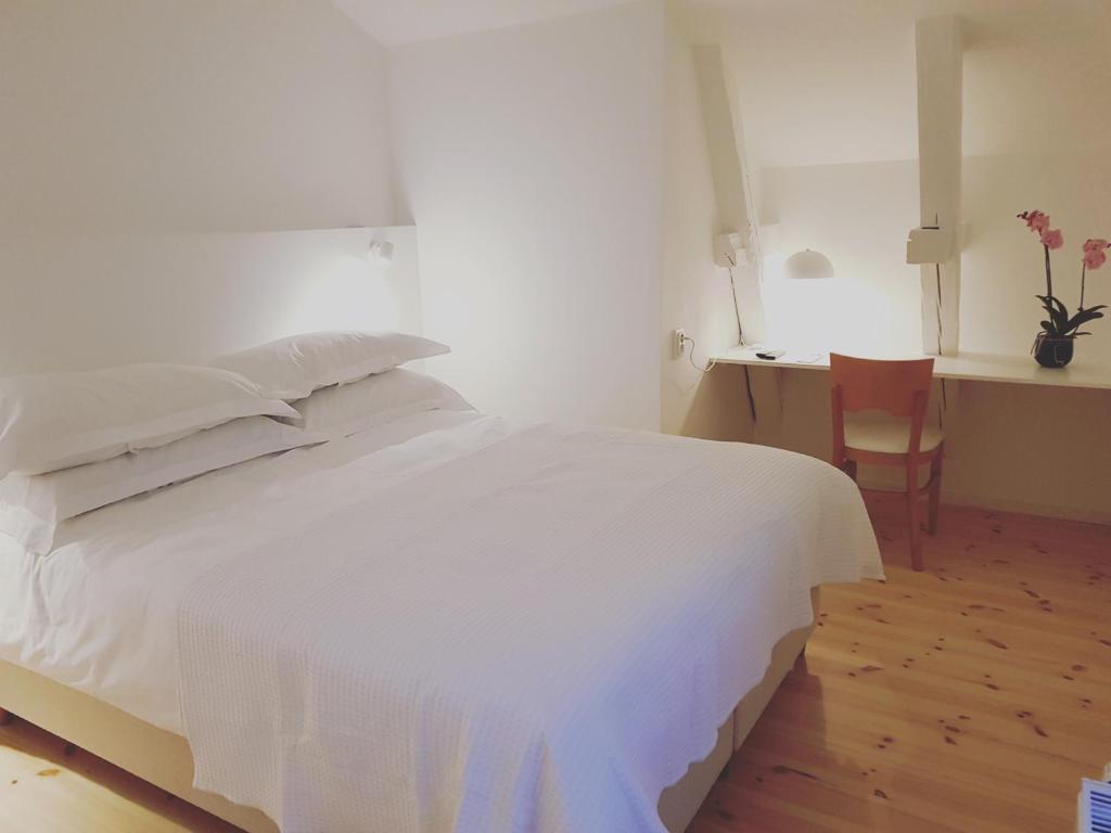 Postel nebo postele na pokoji v ubytování Prästgården Hotell & Bryggeri