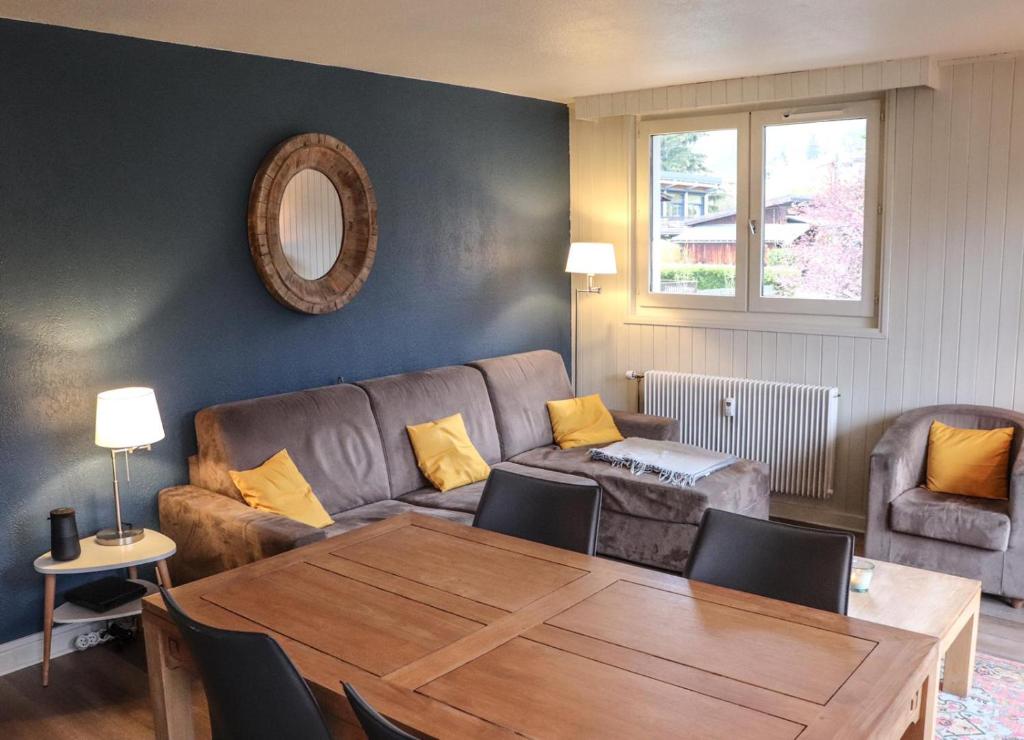 A seating area at Appartement Lyret centre Chamonix, Vue d'exception