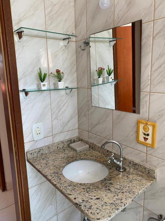  Apto Itaguá 2 quartos para 6 pessoas