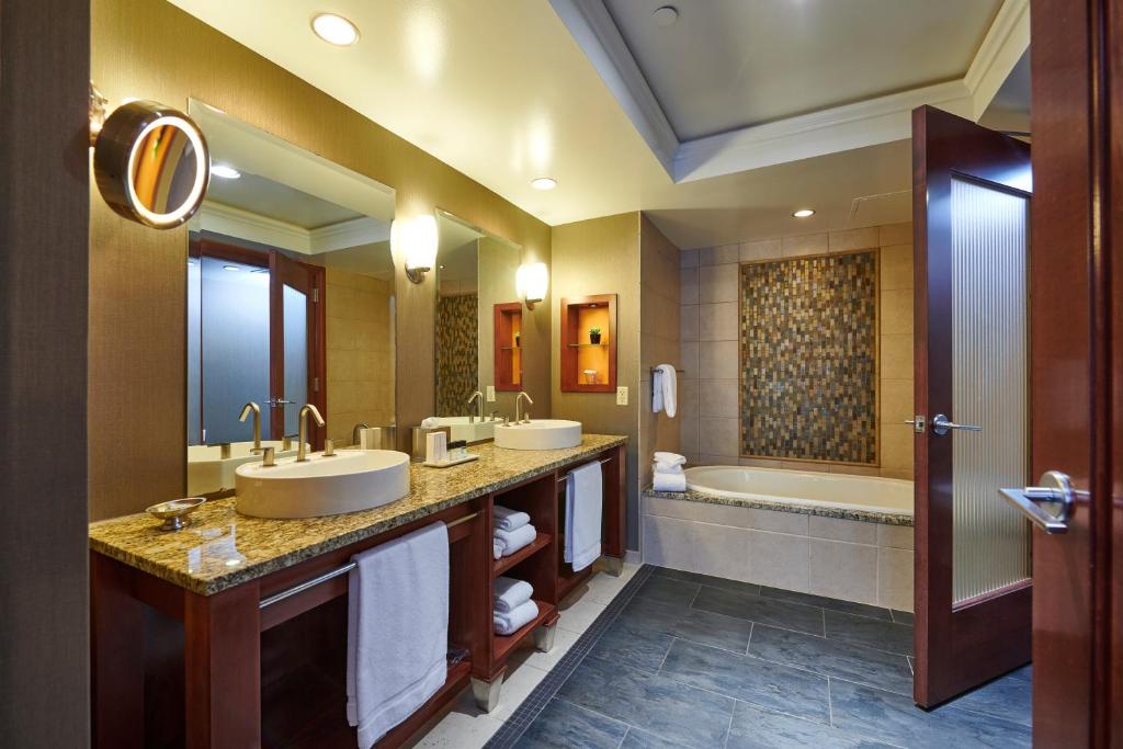 Mount Airy Casino Resort - Adults Only 21 Plus - Executive Suite