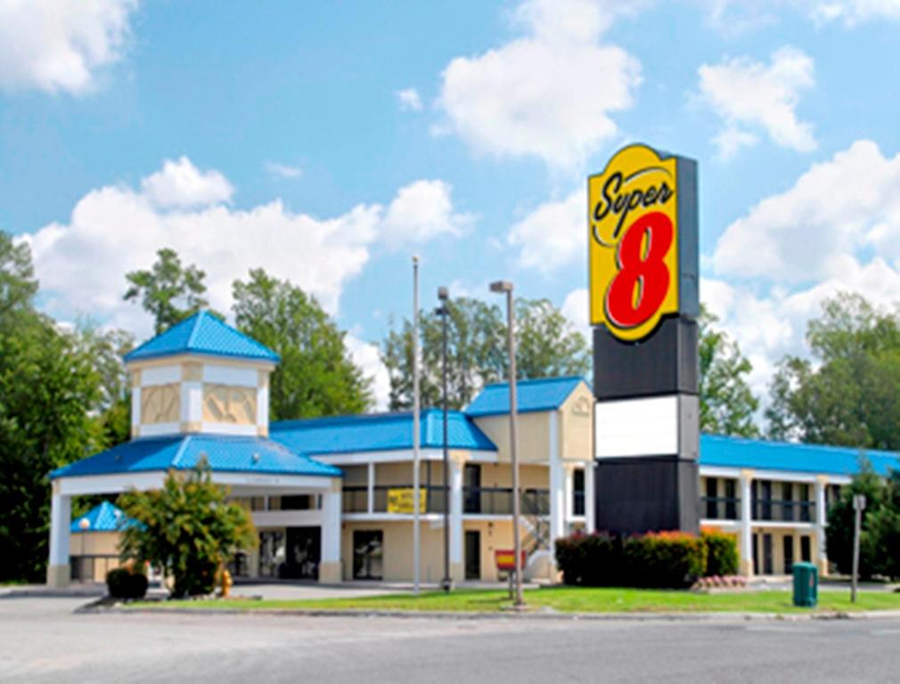 a sign for a slow restaurant with a motel at Super 8 by Wyndham Ruther Glen Kings Dominion Area in Ruther Glen