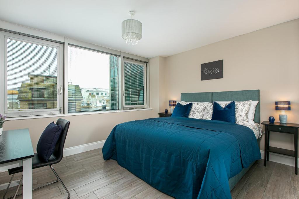 Airhost's Brighton's Best Green Diamond Escape with Sea Views - One-Bedroom Apartment