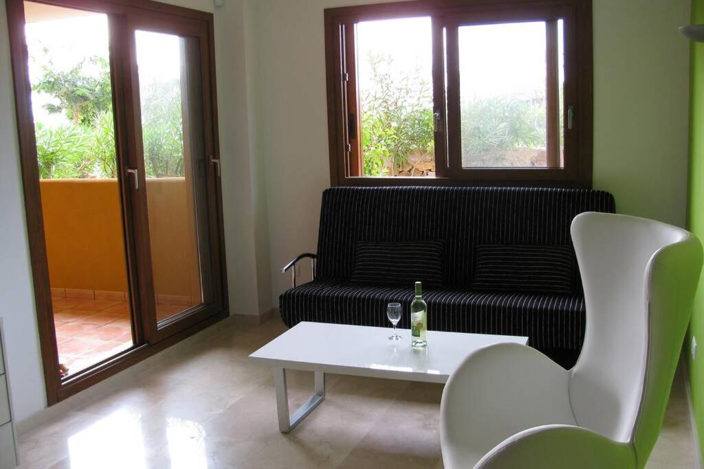 Posedenie v ubytovaní Punta Prima Modern, 100 m sea, 2 swimming-pools, aircondition, Free WI-FI