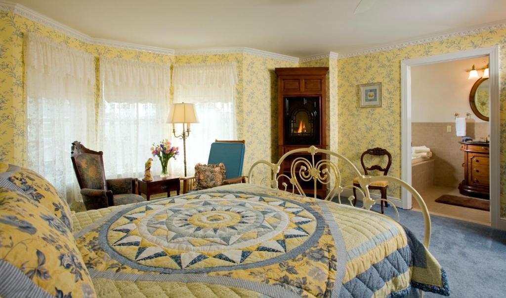 Postel nebo postele na pokoji v ubytování Wilbraham Mansion