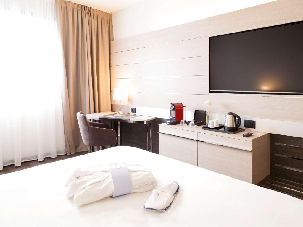 Postel nebo postele na pokoji v ubytování Novotel Brescia Due