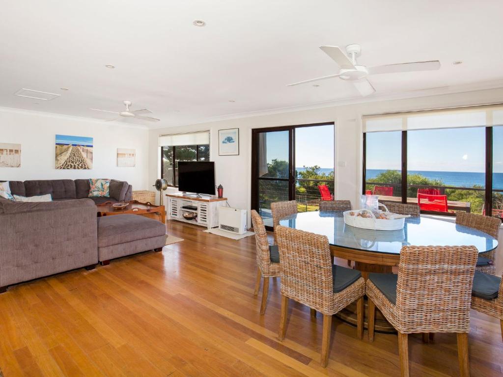 Endless Summer I Pet Friendly Absolute Beachfront - Holiday Home