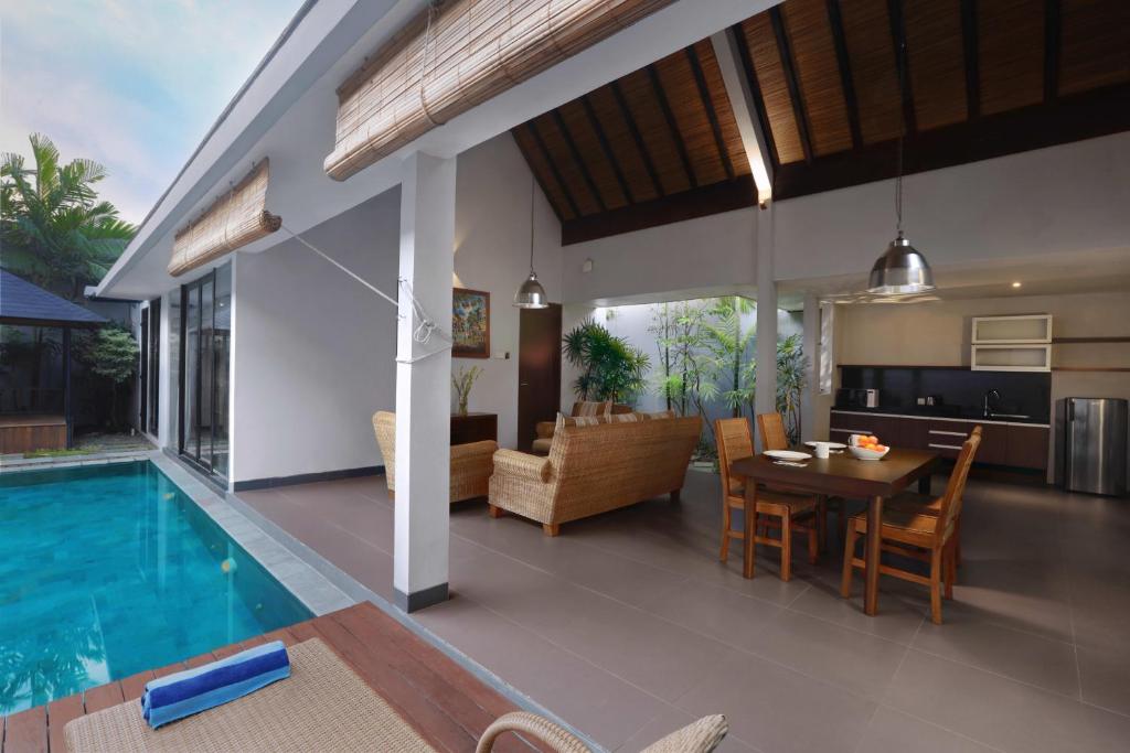 Bazén v ubytování Kamuela Villa Lagoi Bay Bintan nebo v jeho okolí