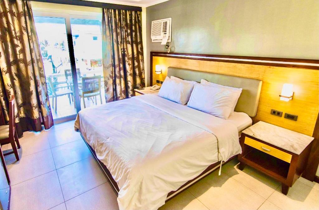 Postel nebo postele na pokoji v ubytování MO2 Westown Hotel Iloilo
