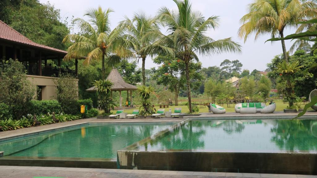 Bazén v ubytování Amanuba Hotel & Resort Rancamaya nebo v jeho okolí