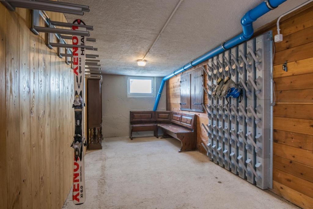 Palanda nebo palandy na pokoji v ubytování Piccola Cesa B&B