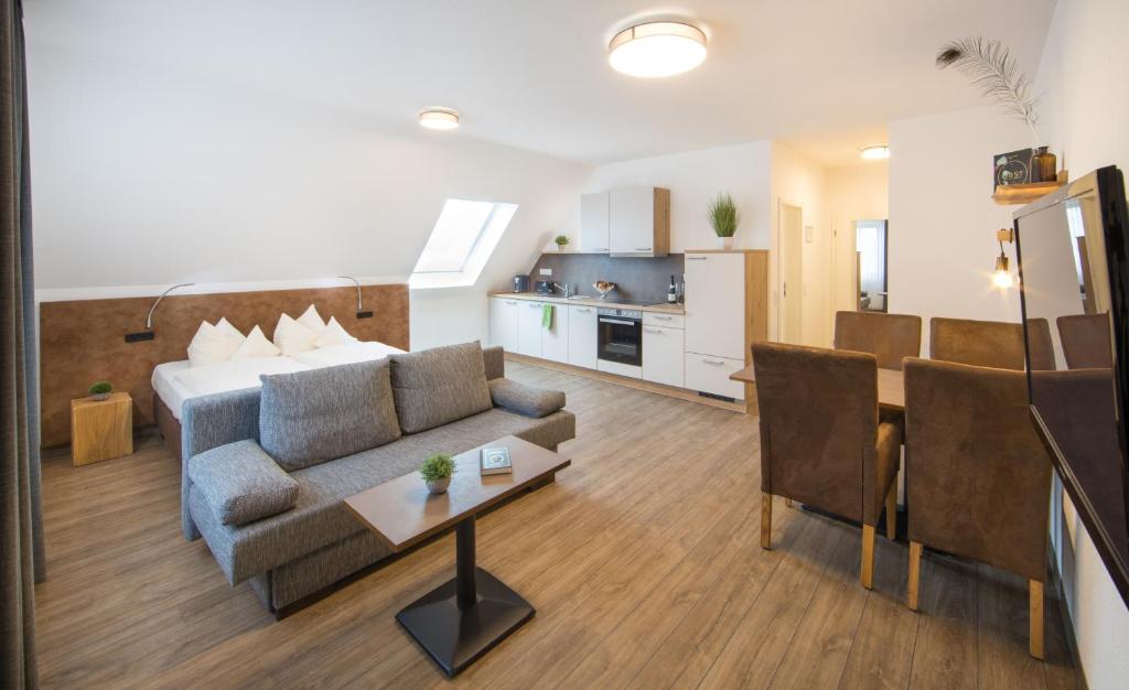 Kuchyň nebo kuchyňský kout v ubytování Hotel Am Kurpark Späth