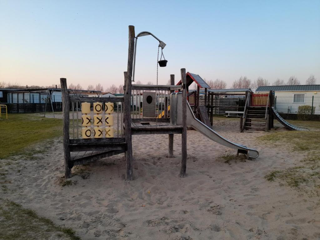 Herní místnost nebo prostor pro děti v ubytování Chalet Dunepark, Oostduinkerke