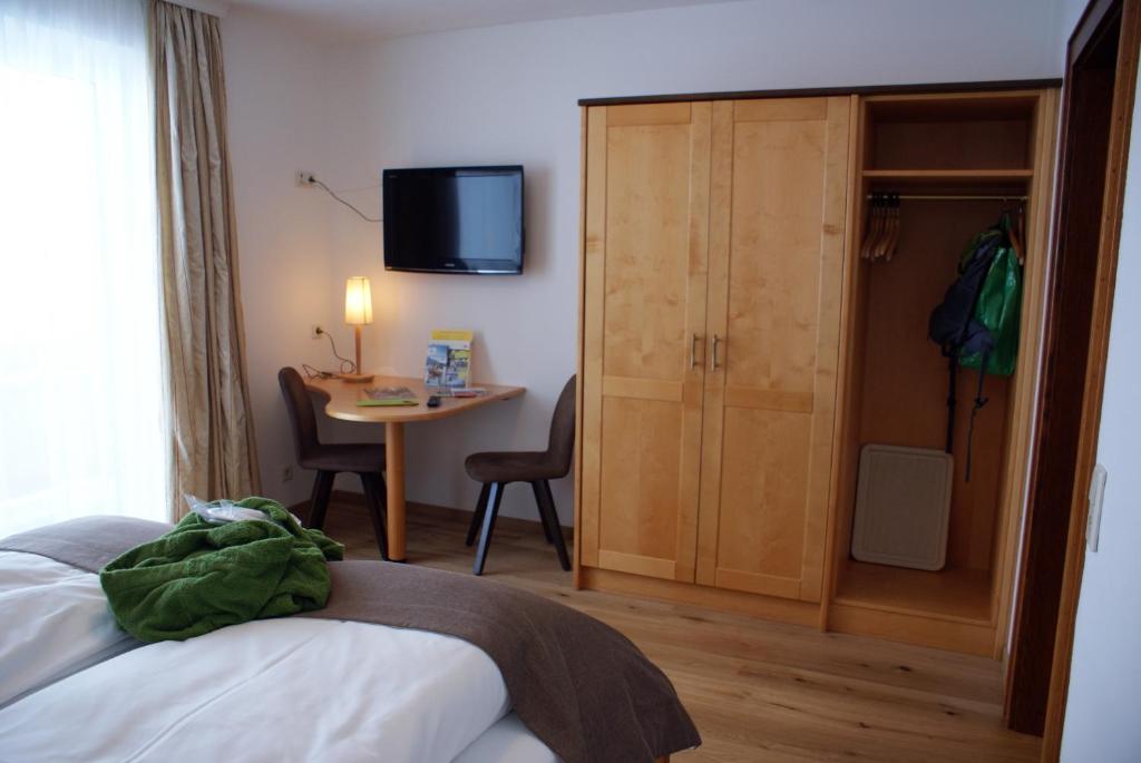 A bed or beds in a room at Ferienhotel Gewürzmühle