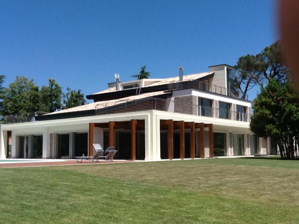 a large house with a lawn in front of it at Suite Testani in Frosinone