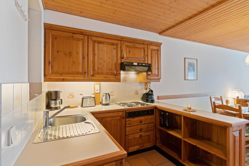 Kuchnia lub aneks kuchenny w obiekcie Ferienapartment Kanzelhöhe an der Skipiste