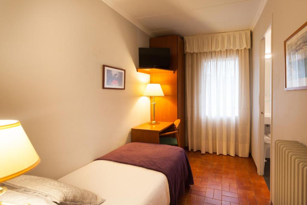 Postel nebo postele na pokoji v ubytování Hostal Restaurant Roma