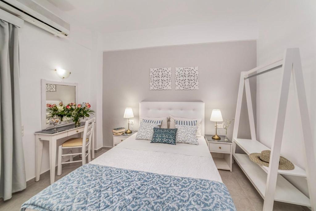 Postel nebo postele na pokoji v ubytování Roxani Hotel