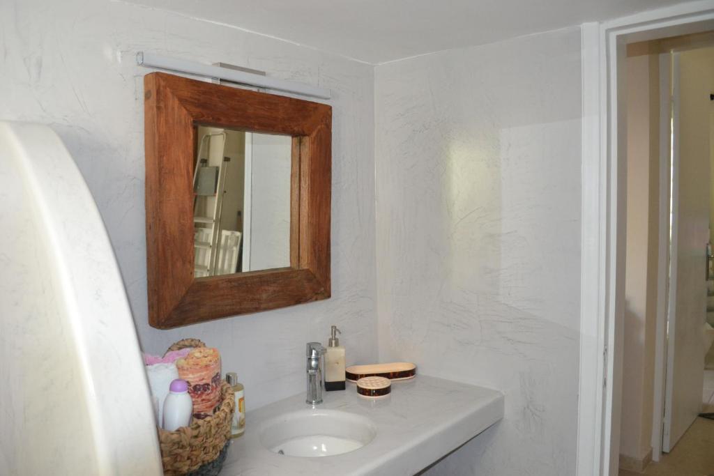 Fotografie z fotogalerie ubytování Neighborhood home v destinaci Lixouri