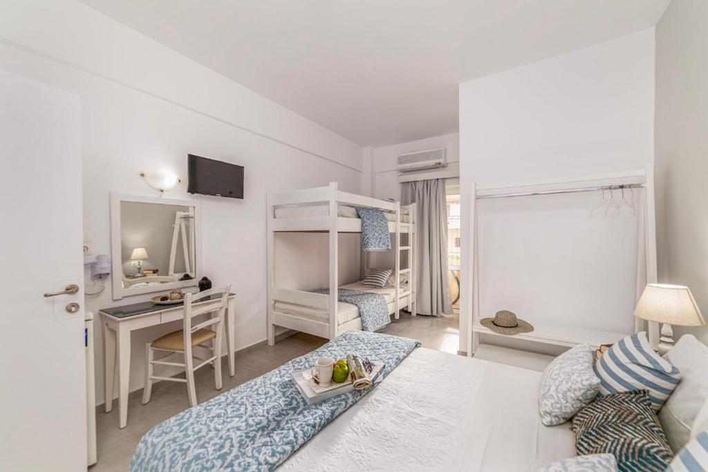 TV a/nebo společenská místnost v ubytování Roxani Hotel