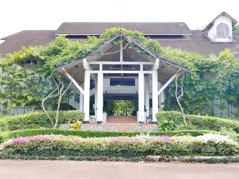 E8 Oceanside Place Resort