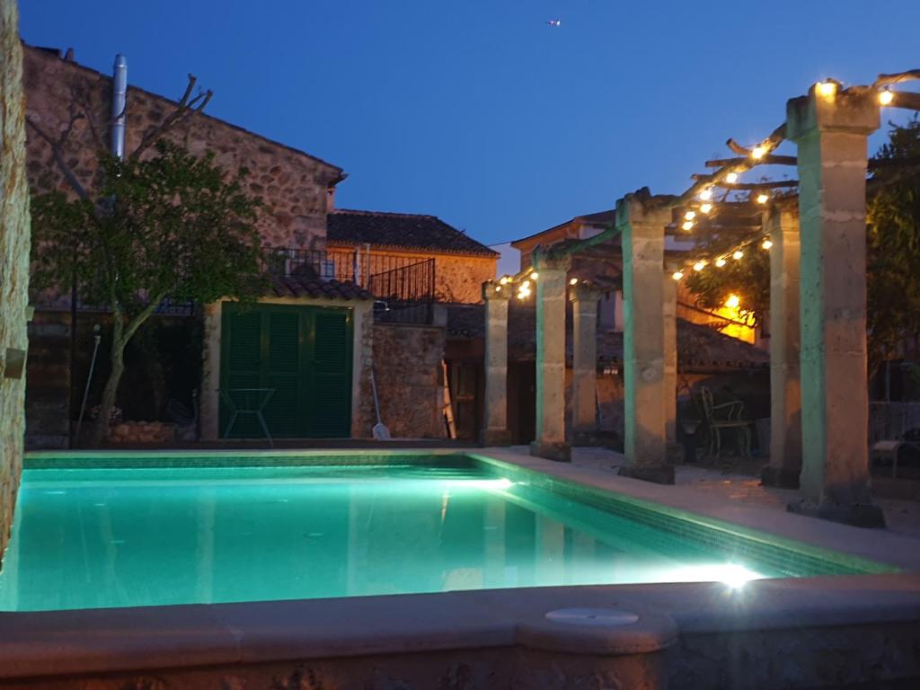 Bazén v ubytování PETIT HOTEL ALGAIDA nebo v jeho okolí