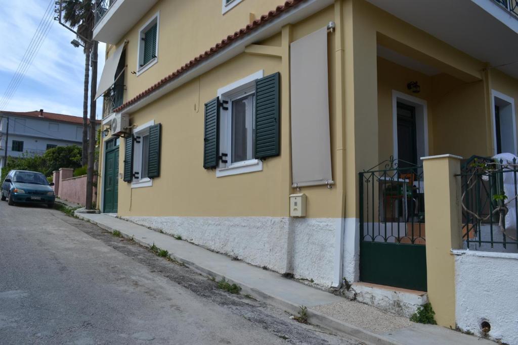 Fotografie z fotogalerie ubytování Neighborhood home v destinaci Lixouri