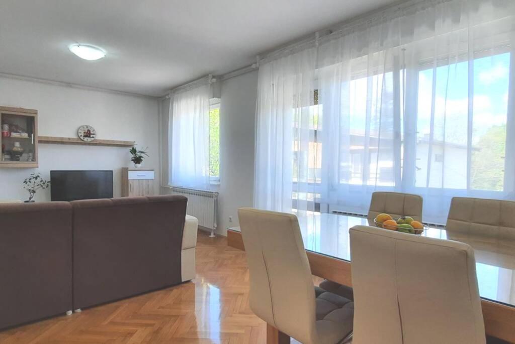 a living room with a dining room table and chairs at Apartman Black River in Plitvička Jezera