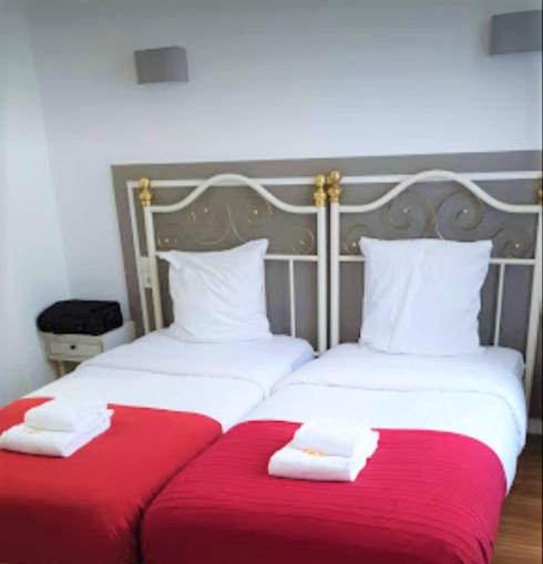 Postel nebo postele na pokoji v ubytování Hôtel Le Stanislas