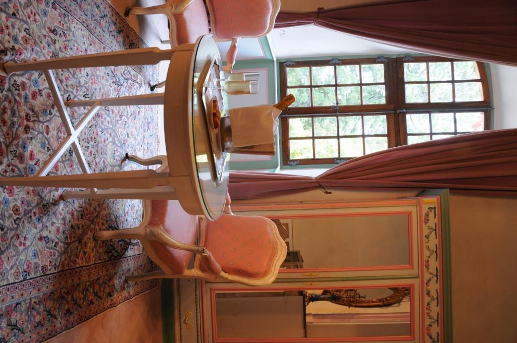 Posezení v ubytování Chateau d'Ayres - Hôtel & Spa