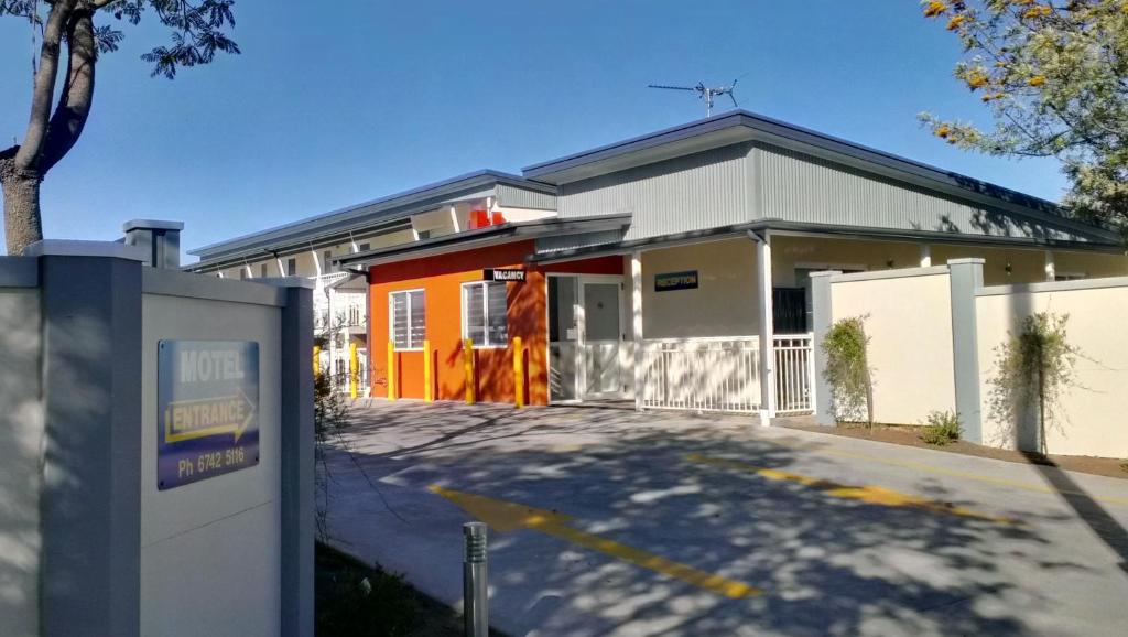 a house with an orange door on a street at Gunnedah Lodge Motel in Gunnedah