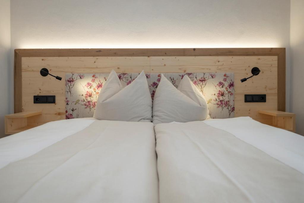 Postel nebo postele na pokoji v ubytování Hotel Winkler-Tuschnig