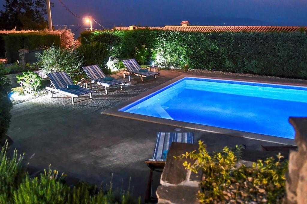 Bazén v ubytovaní *****Pool house with beautiful seaview,big garden and old tavern***** alebo v jeho blízkosti